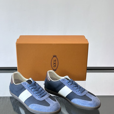 TODS男士德训鞋 👞经典德训鞋系列,麂皮鞋面柔软细腻,搭配标志性橡胶鞋底,舒适又耐用✨。EVA中底轻便缓震,长时 TODS男士德训鞋 👞经典德训鞋系列,麂皮鞋面柔软细腻,搭配标志性橡胶鞋底,舒适又耐用✨。EVA中底轻便缓震,长时
