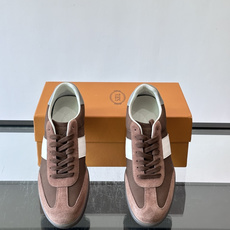 TODS男士德训鞋 👞经典德训鞋系列,麂皮鞋面柔软细腻,搭配标志性橡胶鞋底,舒适又耐用✨。EVA中底轻便缓震,长时 TODS男士德训鞋 👞经典德训鞋系列,麂皮鞋面柔软细腻,搭配标志性橡胶鞋底,舒适又耐用✨。EVA中底轻便缓震,长时