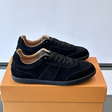 TODS男士德训鞋 👞经典德训鞋系列,麂皮鞋面柔软细腻,搭配标志性橡胶鞋底,舒适又耐用✨。EVA中底轻便缓震,长时 TODS男士德训鞋 👞经典德训鞋系列,麂皮鞋面柔软细腻,搭配标志性橡胶鞋底,舒适又耐用✨。EVA中底轻便缓震,长时