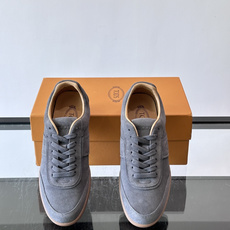 TODS男士德训鞋 👞经典德训鞋系列,麂皮鞋面柔软细腻,搭配标志性橡胶鞋底,舒适又耐用✨。EVA中底轻便缓震,长时 TODS男士德训鞋 👞经典德训鞋系列,麂皮鞋面柔软细腻,搭配标志性橡胶鞋底,舒适又耐用✨。EVA中底轻便缓震,长时