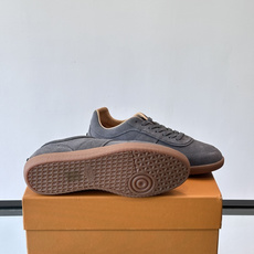 TODS男士德训鞋 👞经典德训鞋系列,麂皮鞋面柔软细腻,搭配标志性橡胶鞋底,舒适又耐用✨。EVA中底轻便缓震,长时 TODS男士德训鞋 👞经典德训鞋系列,麂皮鞋面柔软细腻,搭配标志性橡胶鞋底,舒适又耐用✨。EVA中底轻便缓震,长时