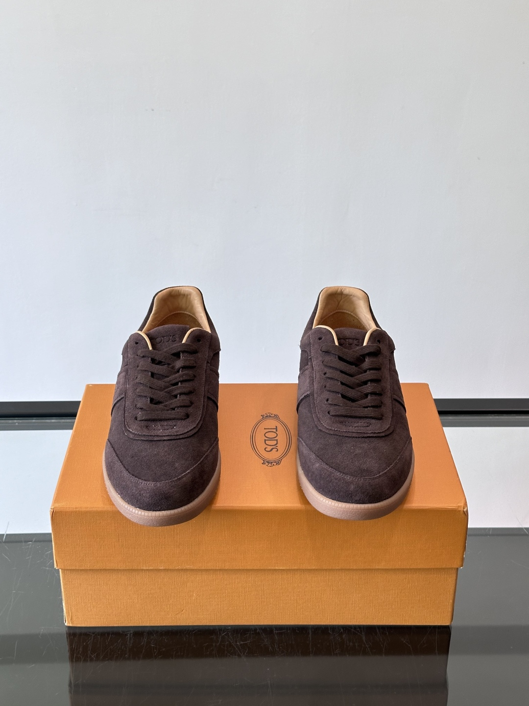 TODS男士德训鞋 👞经典德训鞋系列,麂皮鞋面柔软细腻,搭配标志性橡胶鞋底,舒适又耐用✨。EVA中底轻便缓震,长时 TODS男士德训鞋 👞经典德训鞋系列,麂皮鞋面柔软细腻,搭配标志性橡胶鞋底,舒适又耐用✨。EVA中底轻便缓震,长时