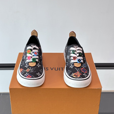 Louis Vuitton × Vans 联名帆布鞋,深棕色 Monogram 帆布鞋面,彩色 LV Monogra Louis Vuitton × Vans 联名帆布鞋,深棕色 Monogram 帆布鞋面,彩色 LV Monogra