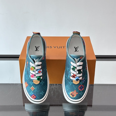 Louis Vuitton × Vans 联名帆布鞋,深棕色 Monogram 帆布鞋面,彩色 LV Monogra Louis Vuitton × Vans 联名帆布鞋,深棕色 Monogram 帆布鞋面,彩色 LV Monogra