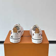 Louis Vuitton × Vans 联名帆布鞋,深棕色 Monogram 帆布鞋面,彩色 LV Monogra Louis Vuitton × Vans 联名帆布鞋,深棕色 Monogram 帆布鞋面,彩色 LV Monogra