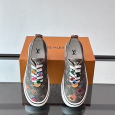 Louis Vuitton × Vans 联名帆布鞋,深棕色 Monogram 帆布鞋面,彩色 LV Monogra Louis Vuitton × Vans 联名帆布鞋,深棕色 Monogram 帆布鞋面,彩色 LV Monogra