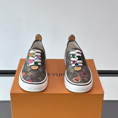 Louis Vuitton × Vans 联名帆布鞋,深棕色 Monogram 帆布鞋面,彩色 LV Monogra Louis Vuitton × Vans 联名帆布鞋,深棕色 Monogram 帆布鞋面,彩色 LV Monogra