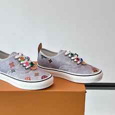 Louis Vuitton × Vans 联名帆布鞋,深棕色 Monogram 帆布鞋面,彩色 LV Monogra Louis Vuitton × Vans 联名帆布鞋,深棕色 Monogram 帆布鞋面,彩色 LV Monogra