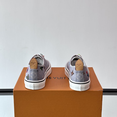 Louis Vuitton × Vans 联名帆布鞋,深棕色 Monogram 帆布鞋面,彩色 LV Monogra Louis Vuitton × Vans 联名帆布鞋,深棕色 Monogram 帆布鞋面,彩色 LV Monogra