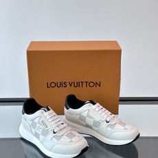 LV Run Away男士运动鞋,小牛皮面料。经Monogram图案,配色超百搭!橡胶鞋底抓地力强,穿着舒适,日常休闲或 LV Run Away男士运动鞋,小牛皮面料。经Monogram图案,配色超百搭!橡胶鞋底抓地力强,穿着舒适,日常休闲或