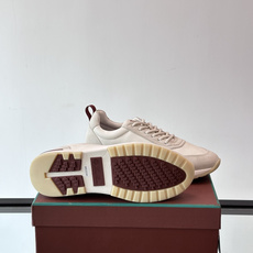 👟Loro Piana LP休闲鞋,采用胎牛皮鞋面,柔软又耐穿,鞋底轻便舒适,适合长时间行走。经典百搭,通勤休闲都能轻松 👟Loro Piana LP休闲鞋,采用胎牛皮鞋面,柔软又耐穿,鞋底轻便舒适,适合长时间行走。经典百搭,通勤休闲都能轻松