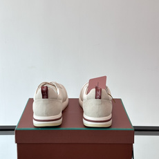 👟Loro Piana LP休闲鞋,采用胎牛皮鞋面,柔软又耐穿,鞋底轻便舒适,适合长时间行走。经典百搭,通勤休闲都能轻松 👟Loro Piana LP休闲鞋,采用胎牛皮鞋面,柔软又耐穿,鞋底轻便舒适,适合长时间行走。经典百搭,通勤休闲都能轻松