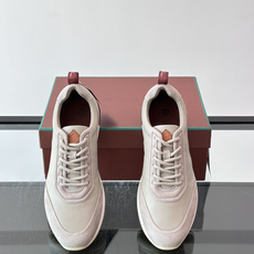 👟Loro Piana LP休闲鞋,采用胎牛皮鞋面,柔软又耐穿,鞋底轻便舒适,适合长时间行走。经典百搭,通勤休闲都能轻松 👟Loro Piana LP休闲鞋,采用胎牛皮鞋面,柔软又耐穿,鞋底轻便舒适,适合长时间行走。经典百搭,通勤休闲都能轻松