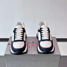 Prada 运动鞋💯百搭色调,网面 + 麂皮拼接鞋面,鞋侧有 Prada 三角形标志性的"符号"logo 压纹 Prada 运动鞋💯百搭色调,网面 + 麂皮拼接鞋面,鞋侧有 Prada 三角形标志性的"符号"logo 压纹