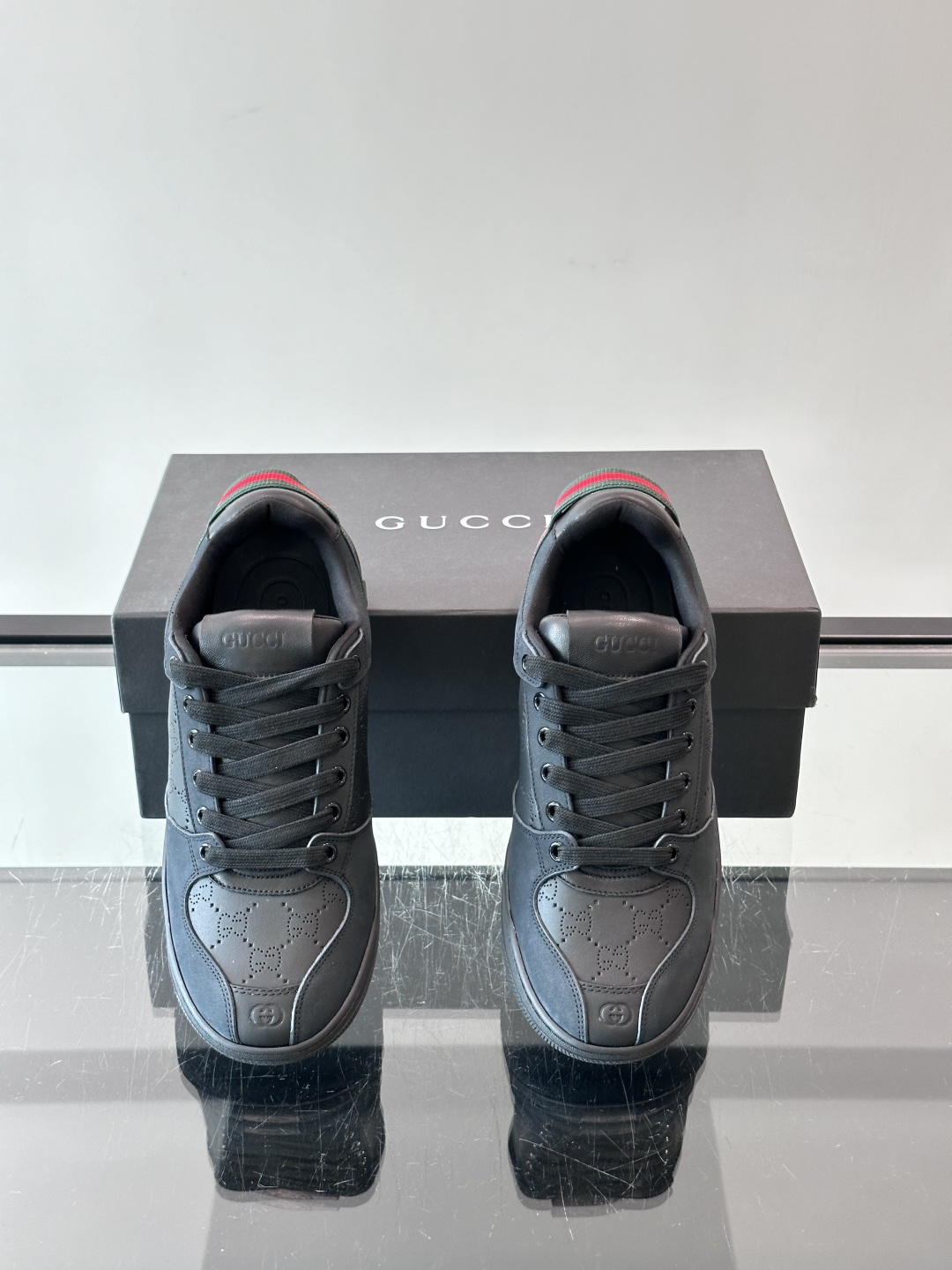 Gucci Screener系列情侣款👫运动鞋 Gucci Primavera系列通过融合创新与务实的愿景,确立了廓形、 Gucci Screener系列情侣款👫运动鞋 Gucci Primavera系列通过融合创新与务实的愿景,确立了廓形、