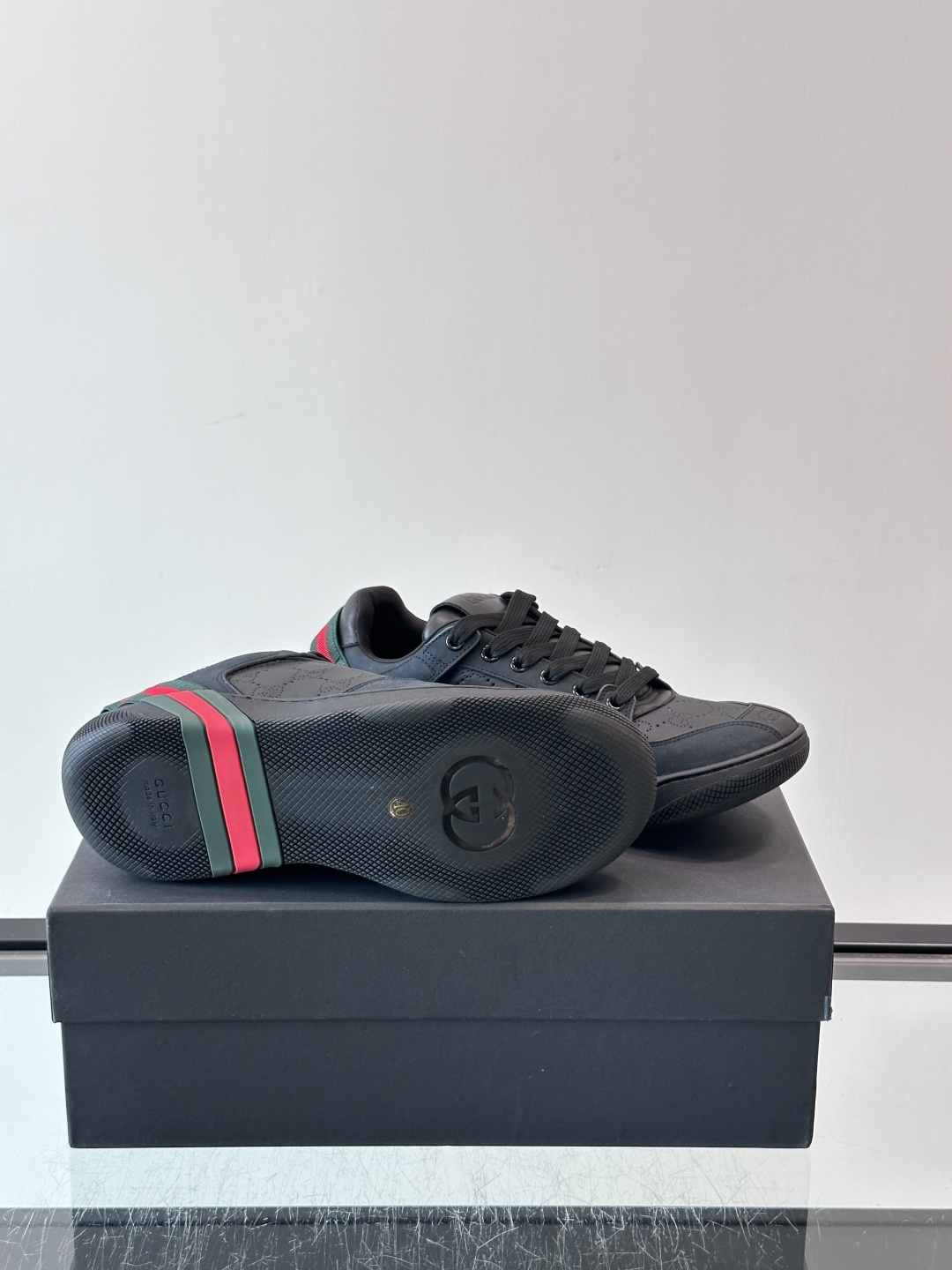Gucci Screener系列情侣款👫运动鞋 Gucci Primavera系列通过融合创新与务实的愿景,确立了廓形、 Gucci Screener系列情侣款👫运动鞋 Gucci Primavera系列通过融合创新与务实的愿景,确立了廓形、