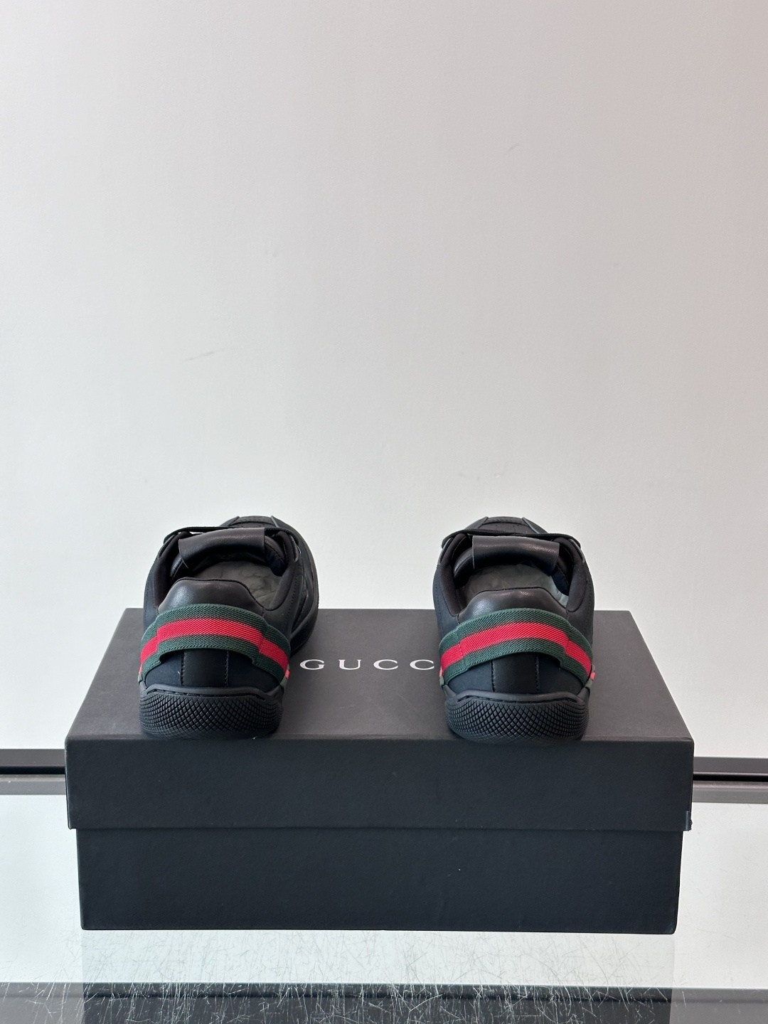 Gucci Screener系列情侣款👫运动鞋 Gucci Primavera系列通过融合创新与务实的愿景,确立了廓形、 Gucci Screener系列情侣款👫运动鞋 Gucci Primavera系列通过融合创新与务实的愿景,确立了廓形、