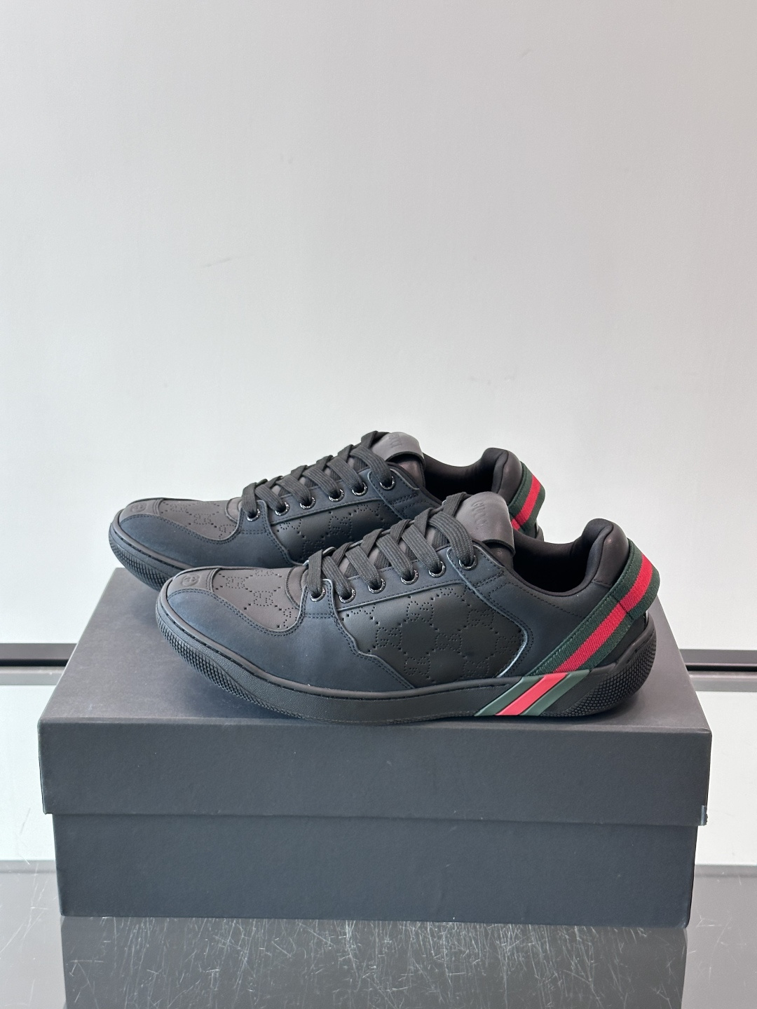 Gucci Screener系列情侣款👫运动鞋 Gucci Primavera系列通过融合创新与务实的愿景,确立了廓形、 Gucci Screener系列情侣款👫运动鞋 Gucci Primavera系列通过融合创新与务实的愿景,确立了廓形、
