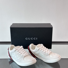 Gucci Screener系列情侣款👫运动鞋 Gucci Primavera系列通过融合创新与务实的愿景,确立了廓形、 Gucci Screener系列情侣款👫运动鞋 Gucci Primavera系列通过融合创新与务实的愿景,确立了廓形、