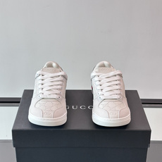 Gucci Screener系列情侣款👫运动鞋 Gucci Primavera系列通过融合创新与务实的愿景,确立了廓形、 Gucci Screener系列情侣款👫运动鞋 Gucci Primavera系列通过融合创新与务实的愿景,确立了廓形、