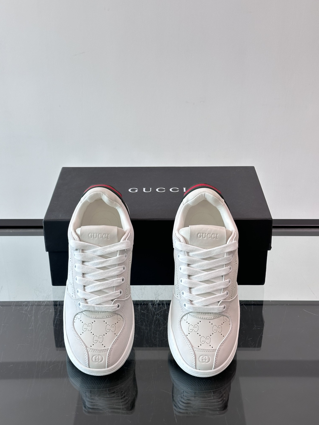 Gucci Screener系列情侣款👫运动鞋 Gucci Primavera系列通过融合创新与务实的愿景,确立了廓形、 Gucci Screener系列情侣款👫运动鞋 Gucci Primavera系列通过融合创新与务实的愿景,确立了廓形、