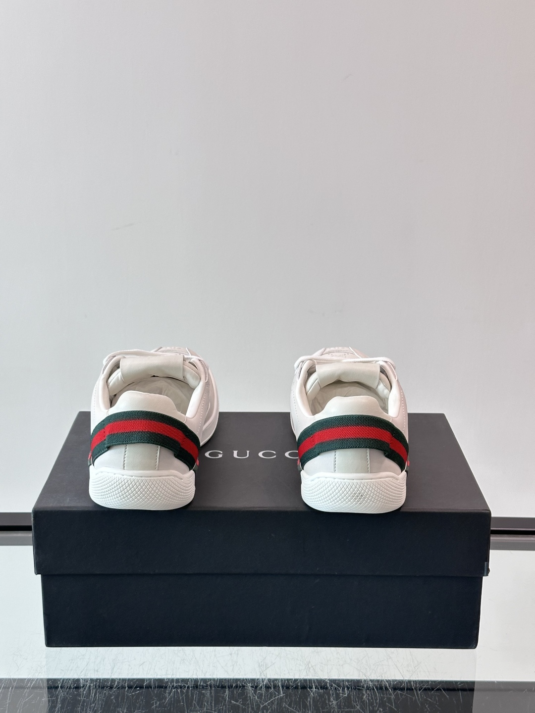 Gucci Screener系列情侣款👫运动鞋 Gucci Primavera系列通过融合创新与务实的愿景,确立了廓形、 Gucci Screener系列情侣款👫运动鞋 Gucci Primavera系列通过融合创新与务实的愿景,确立了廓形、