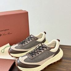 Loro Piana × New Balance 990v6 联名款,经典配色——NB 招牌灰色系打底,鞋面网眼 Loro Piana × New Balance 990v6 联名款,经典配色——NB 招牌灰色系打底,鞋面网眼