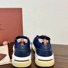 Loro Piana 针织麂皮双拼运动鞋,飞织针织鞋面 + 麂皮拼接,白色中底带淡黄色外底,LP的运动鞋走的是 Loro Piana 针织麂皮双拼运动鞋,飞织针织鞋面 + 麂皮拼接,白色中底带淡黄色外底,LP的运动鞋走的是