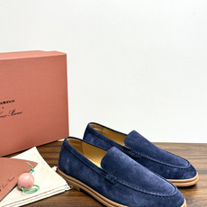 Loro Piana Summer Walk 乐福鞋,意大利产麂皮鞋面 + 焦糖色橡胶底。 这双在 LP男鞋里算最热 Loro Piana Summer Walk 乐福鞋,意大利产麂皮鞋面 + 焦糖色橡胶底。 这双在 LP男鞋里算最热