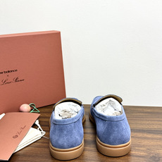 Loro Piana Summer Walk 乐福鞋,意大利产麂皮鞋面 + 焦糖色橡胶底。 这双在 LP男鞋里算最热 Loro Piana Summer Walk 乐福鞋,意大利产麂皮鞋面 + 焦糖色橡胶底。 这双在 LP男鞋里算最热