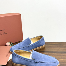 Loro Piana Summer Walk 乐福鞋,意大利产麂皮鞋面 + 焦糖色橡胶底。 这双在 LP男鞋里算最热 Loro Piana Summer Walk 乐福鞋,意大利产麂皮鞋面 + 焦糖色橡胶底。 这双在 LP男鞋里算最热