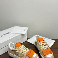 Off-White 26ss 经典配色。皮革 ➕冲孔鞋面拼接,鞋侧有 Off-White 标志性文字标签,超级大吊牌 Off-White 26ss 经典配色。皮革 ➕冲孔鞋面拼接,鞋侧有 Off-White 标志性文字标签,超级大吊牌