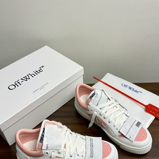 Off-White 26ss 经典配色。皮革 ➕冲孔鞋面拼接,鞋侧有 Off-White 标志性文字标签,超级大吊牌 Off-White 26ss 经典配色。皮革 ➕冲孔鞋面拼接,鞋侧有 Off-White 标志性文字标签,超级大吊牌
