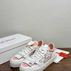 Off-White 26ss 经典配色。皮革 ➕冲孔鞋面拼接,鞋侧有 Off-White 标志性文字标签,超级大吊牌 Off-White 26ss 经典配色。皮革 ➕冲孔鞋面拼接,鞋侧有 Off-White 标志性文字标签,超级大吊牌