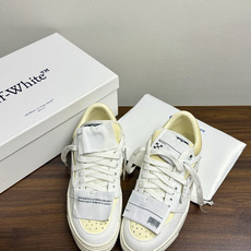 Off-White 26ss 经典配色。皮革 ➕冲孔鞋面拼接,鞋侧有 Off-White 标志性文字标签,超级大吊牌 Off-White 26ss 经典配色。皮革 ➕冲孔鞋面拼接,鞋侧有 Off-White 标志性文字标签,超级大吊牌