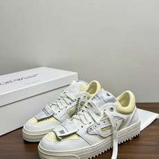 Off-White 26ss 经典配色。皮革 ➕冲孔鞋面拼接,鞋侧有 Off-White 标志性文字标签,超级大吊牌 Off-White 26ss 经典配色。皮革 ➕冲孔鞋面拼接,鞋侧有 Off-White 标志性文字标签,超级大吊牌