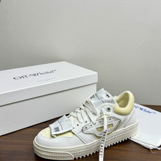 Off-White 26ss 经典配色。皮革 ➕冲孔鞋面拼接,鞋侧有 Off-White 标志性文字标签,超级大吊牌 Off-White 26ss 经典配色。皮革 ➕冲孔鞋面拼接,鞋侧有 Off-White 标志性文字标签,超级大吊牌