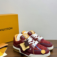 Louis Vuitton Trainer 老花款,LV 经典的复古篮球鞋轮廓。Monogram 老花天然牛皮鞋 Louis Vuitton Trainer 老花款,LV 经典的复古篮球鞋轮廓。Monogram 老花天然牛皮鞋
