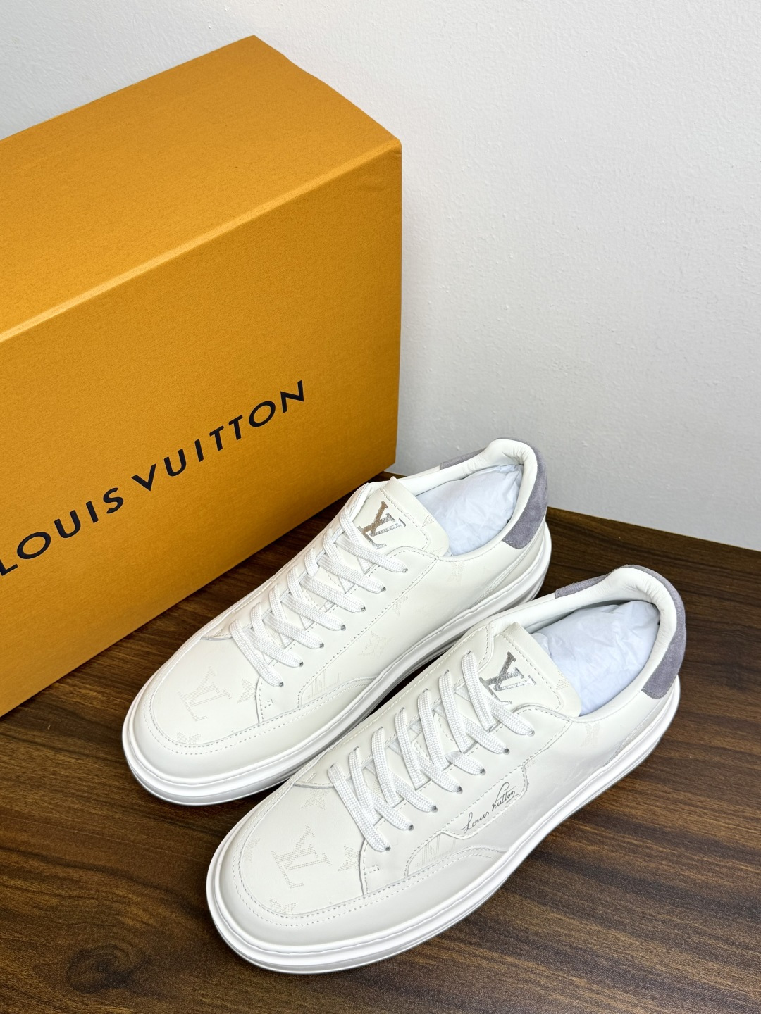 LV🌸BEVERLY HILLS 运动鞋本款 Beverly Hills 运动鞋为绒面牛皮革压印迷你 Monogram LV🌸BEVERLY HILLS 运动鞋本款 Beverly Hills 运动鞋为绒面牛皮革压印迷你 Monogram