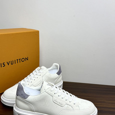 LV🌸BEVERLY HILLS 运动鞋本款 Beverly Hills 运动鞋为绒面牛皮革压印迷你 Monogram LV🌸BEVERLY HILLS 运动鞋本款 Beverly Hills 运动鞋为绒面牛皮革压印迷你 Monogram