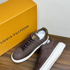 LV🌸BEVERLY HILLS 运动鞋本款 Beverly Hills 运动鞋为绒面牛皮革压印迷你 Monogram LV🌸BEVERLY HILLS 运动鞋本款 Beverly Hills 运动鞋为绒面牛皮革压印迷你 Monogram