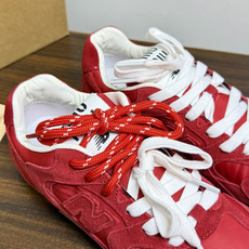 Miu Miu × New Balance 530 SL 联名系列,530 SL 是 Miu Miu 基于 NB 经 Miu Miu × New Balance 530 SL 联名系列,530 SL 是 Miu Miu 基于 NB 经