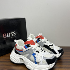 Hugo Boss Chunky 老爹鞋,厚底增高大约 5-6cm,鞋面是网布 + 麂皮 + 皮革拼接,脚感轻便不笨 Hugo Boss Chunky 老爹鞋,厚底增高大约 5-6cm,鞋面是网布 + 麂皮 + 皮革拼接,脚感轻便不笨