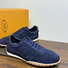 TOD’S/托德斯新款男士乐福休闲鞋,这款鞋选用皮革制成,橡胶大底尽显品牌元素,轻松提升日常造型。原版1:1开发,优雅低 TOD’S/托德斯新款男士乐福休闲鞋,这款鞋选用皮革制成,橡胶大底尽显品牌元素,轻松提升日常造型。原版1:1开发,优雅低