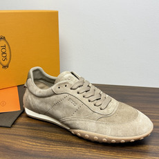 TOD’S/托德斯新款男士乐福休闲鞋,这款鞋选用皮革制成,橡胶大底尽显品牌元素,轻松提升日常造型。原版1:1开发,优雅低 TOD’S/托德斯新款男士乐福休闲鞋,这款鞋选用皮革制成,橡胶大底尽显品牌元素,轻松提升日常造型。原版1:1开发,优雅低