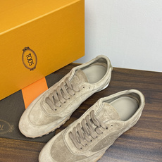 TOD’S/托德斯新款男士乐福休闲鞋,这款鞋选用皮革制成,橡胶大底尽显品牌元素,轻松提升日常造型。原版1:1开发,优雅低 TOD’S/托德斯新款男士乐福休闲鞋,这款鞋选用皮革制成,橡胶大底尽显品牌元素,轻松提升日常造型。原版1:1开发,优雅低
