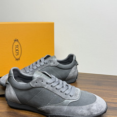 TOD’S/托德斯新款男士乐福休闲鞋,这款鞋选用皮革制成,橡胶大底尽显品牌元素,轻松提升日常造型。原版1:1开发,优雅低 TOD’S/托德斯新款男士乐福休闲鞋,这款鞋选用皮革制成,橡胶大底尽显品牌元素,轻松提升日常造型。原版1:1开发,优雅低