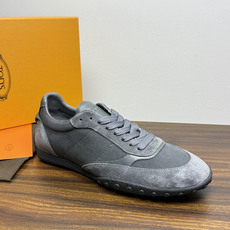 TOD’S/托德斯新款男士乐福休闲鞋,这款鞋选用皮革制成,橡胶大底尽显品牌元素,轻松提升日常造型。原版1:1开发,优雅低 TOD’S/托德斯新款男士乐福休闲鞋,这款鞋选用皮革制成,橡胶大底尽显品牌元素,轻松提升日常造型。原版1:1开发,优雅低
