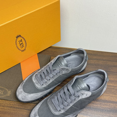 TOD’S/托德斯新款男士乐福休闲鞋,这款鞋选用皮革制成,橡胶大底尽显品牌元素,轻松提升日常造型。原版1:1开发,优雅低 TOD’S/托德斯新款男士乐福休闲鞋,这款鞋选用皮革制成,橡胶大底尽显品牌元素,轻松提升日常造型。原版1:1开发,优雅低