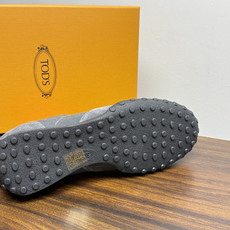 TOD’S/托德斯新款男士乐福休闲鞋,这款鞋选用皮革制成,橡胶大底尽显品牌元素,轻松提升日常造型。原版1:1开发,优雅低 TOD’S/托德斯新款男士乐福休闲鞋,这款鞋选用皮革制成,橡胶大底尽显品牌元素,轻松提升日常造型。原版1:1开发,优雅低